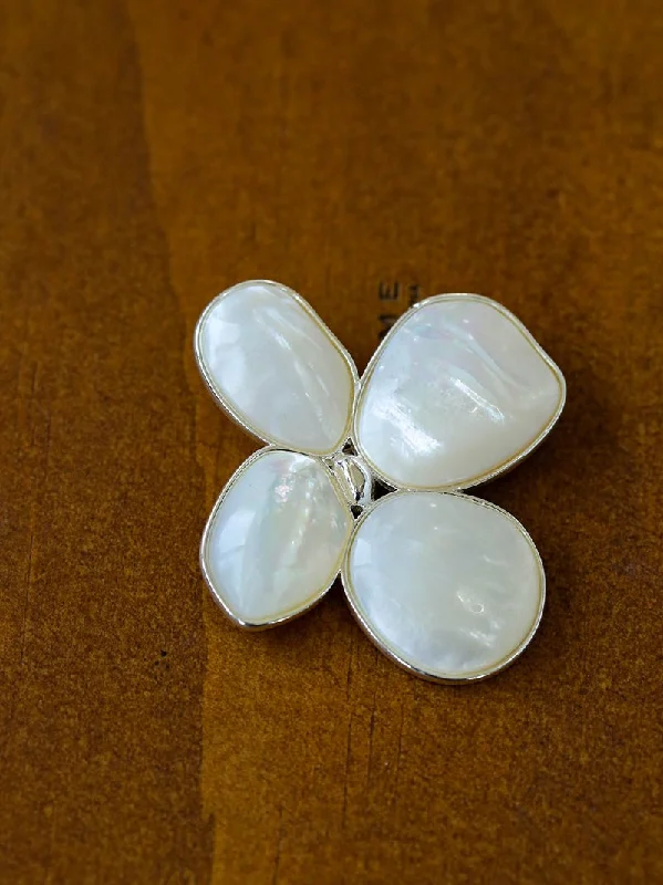 bow brooch for women-Elegant Temperament Natural White Mother-of-pearl Lilac Brooch